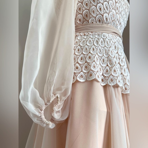 Vintage Dress - Picture 2 of 16